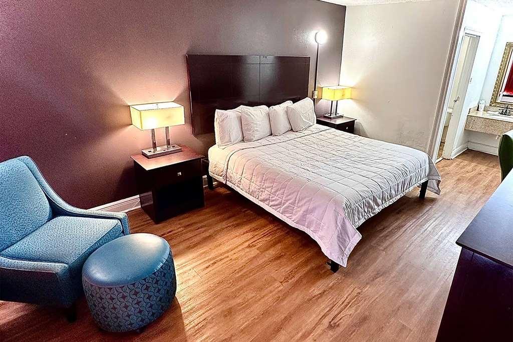 Travelodge By Wyndham Baton Rouge East Bilik gambar