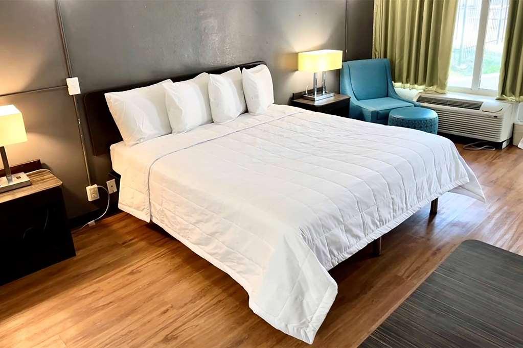Travelodge By Wyndham Baton Rouge East Bilik gambar